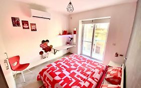 Central Private En-Suite With Balcony In Shared Residence