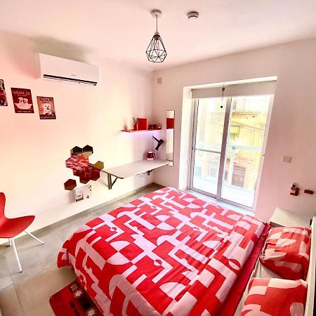 Central Private En-Suite With Balcony In Shared Residence Pieta Экстерьер фото